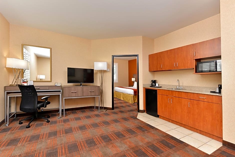 Holiday Inn Express Hotel & Suites Elk Grove Ctrl - Sacramento S By IHG