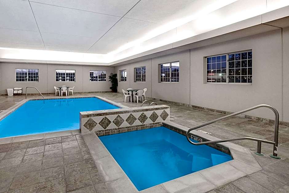 Days Inn by Wyndham Carroll