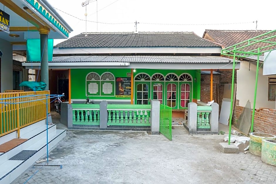 Hotel O Gandrung Payungan Family InnNearStasiun Banyuwangi Kota