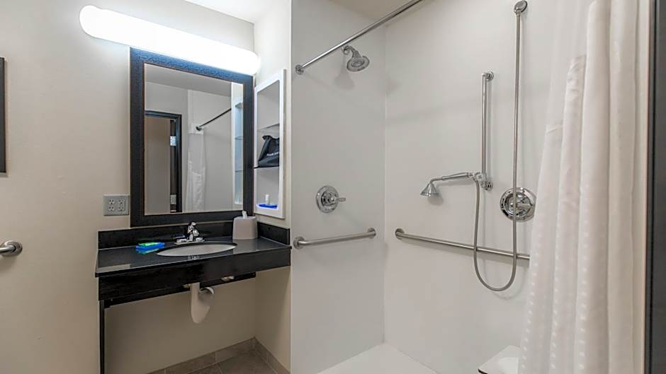 Holiday Inn Express & Suites Oklahoma City NW - Quail Springs By IHG