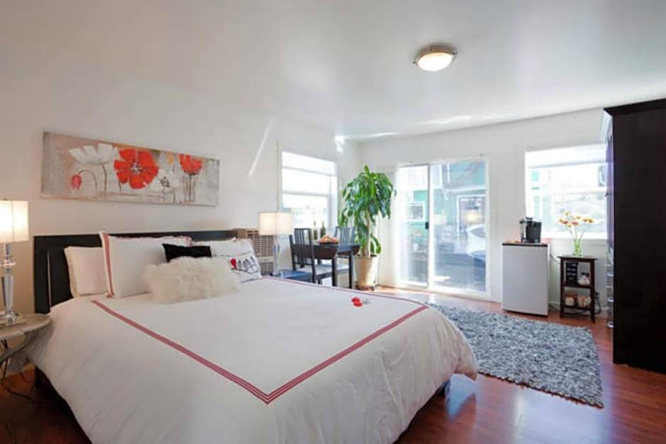 A Float Home B&B in Fisherman’s Wharf
