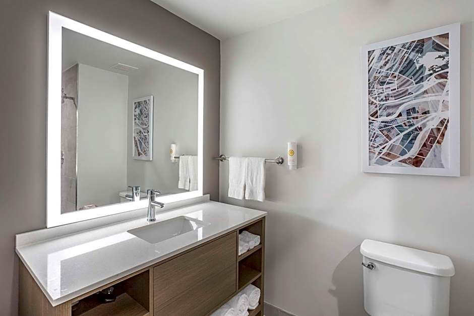 Comfort Inn & Suites Newark Liberty International Airport
