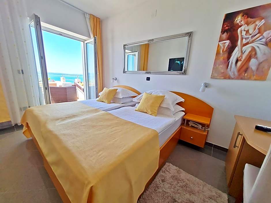 Photo 1 of 17 of Comfort, Sea View, Terrace