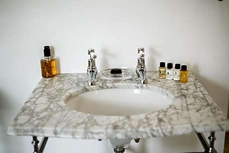 Queen Room with Garden View