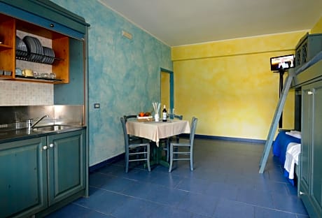 Three-room apartment a stones throw from the sea