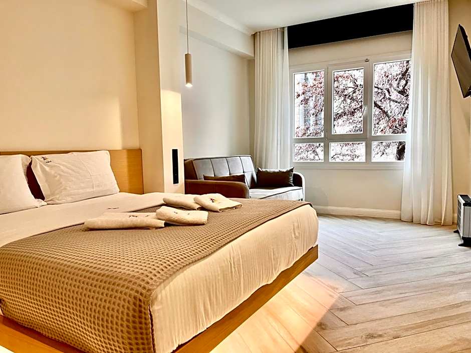 Triple A - Stylish Seven On The Pedestrian - FREE Parking!