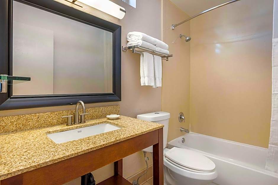 Best Western Plus Beach View Lodge