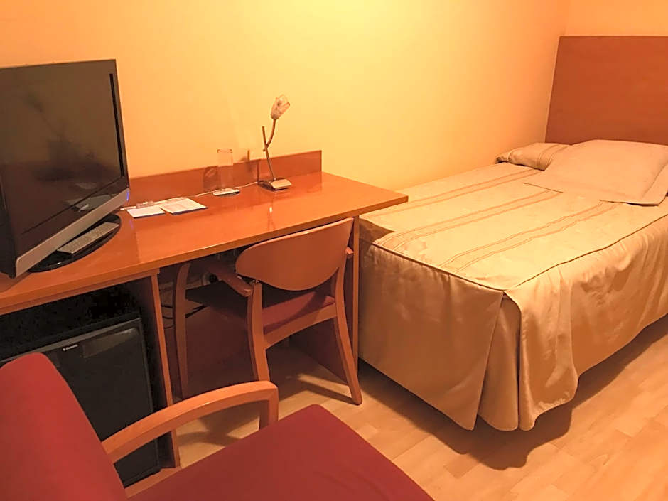 Photo 1 of 5 of Single Room
