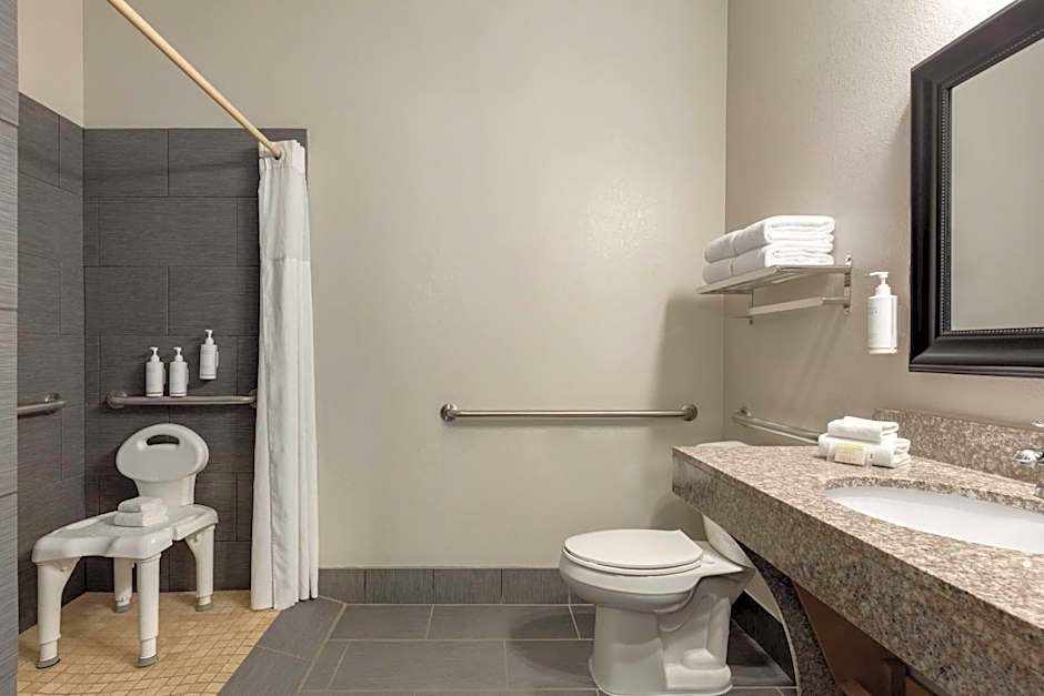Days Inn & Suites by Wyndham Prattville-Montgomery