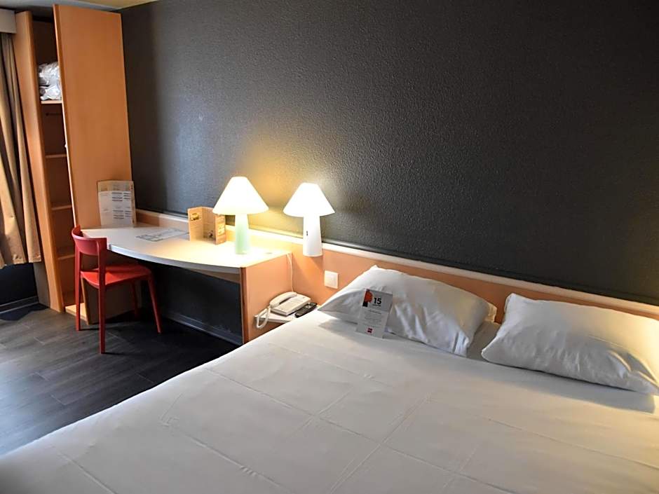 ibis Rochefort