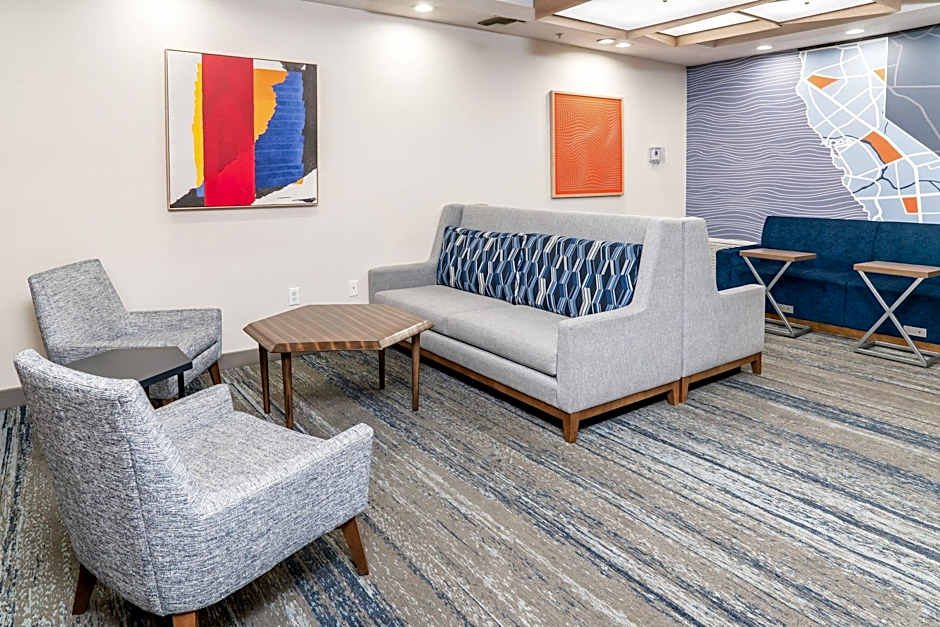 Holiday Inn Express & Suites San Diego Otay Mesa By IHG