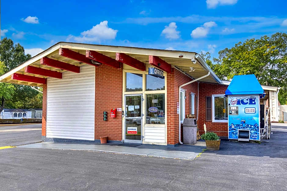 OYO Palm Leaf Motel