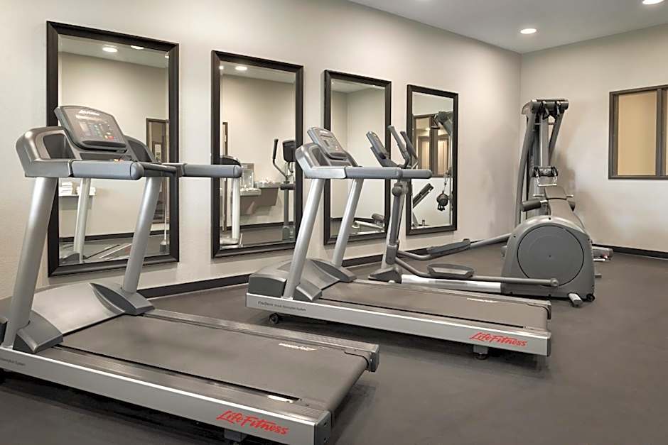 Country Inn & Suites by Radisson, Indianola, IA