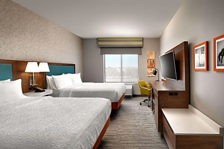 2 Queen Room Fridge And Microwave