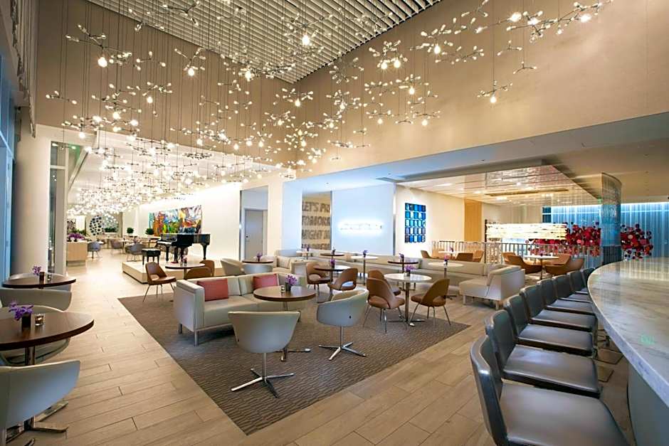 HALL Arts Hotel Dallas, Curio Collection by Hilton