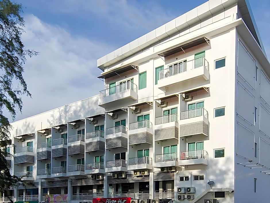 Cenang Plaza Beach Hotel