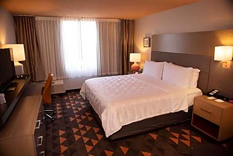 King Suite - Non-Smoking