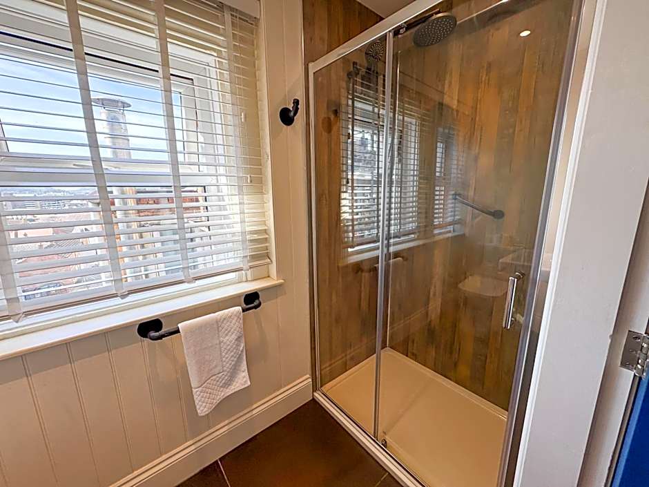 Delmont Hotel & View Restaurant