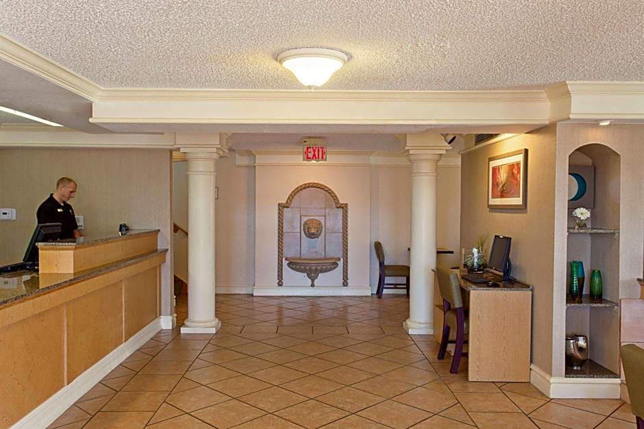 La Quinta Inn by Wyndham Costa Mesa / Newport Beach