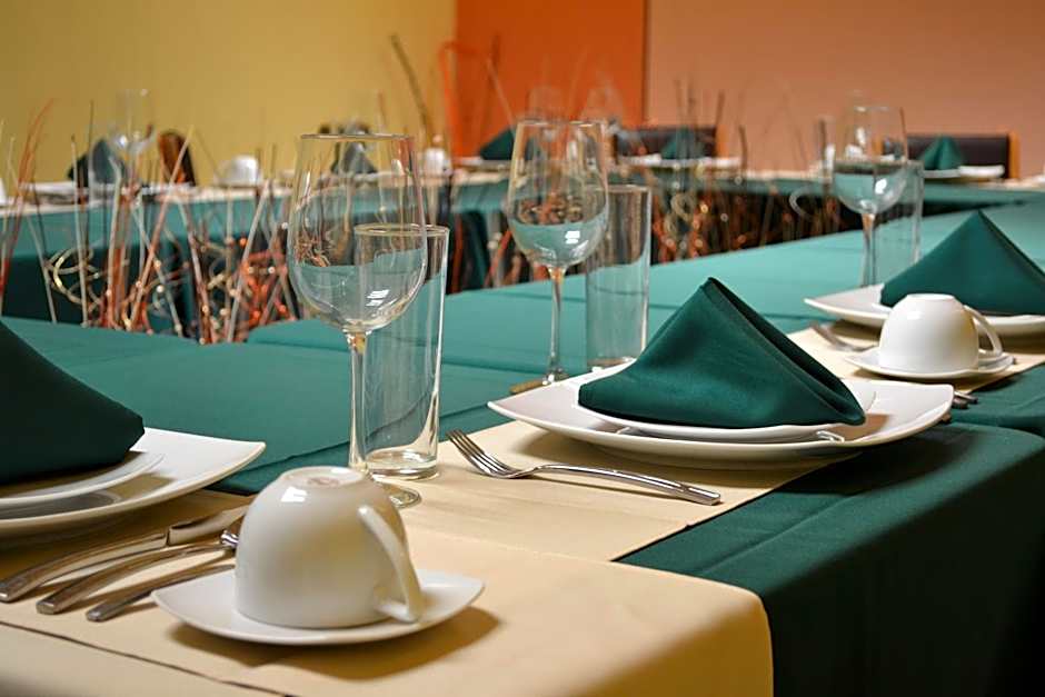 Hostalia Hotel Expo & Business Class