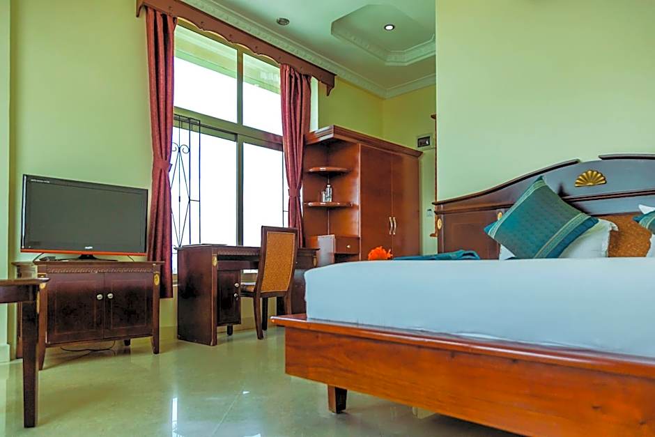 Greenlight Hotel