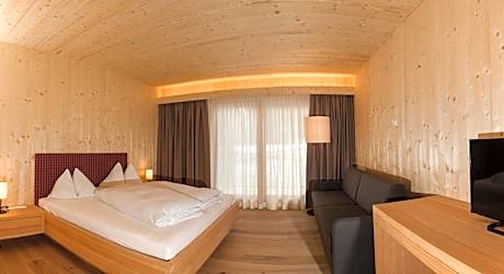 Deluxe Double Room with Mountain View