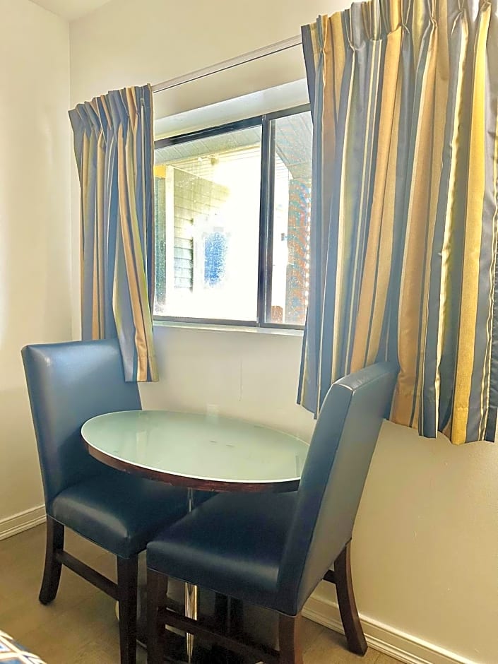 Hampton Motor Inn