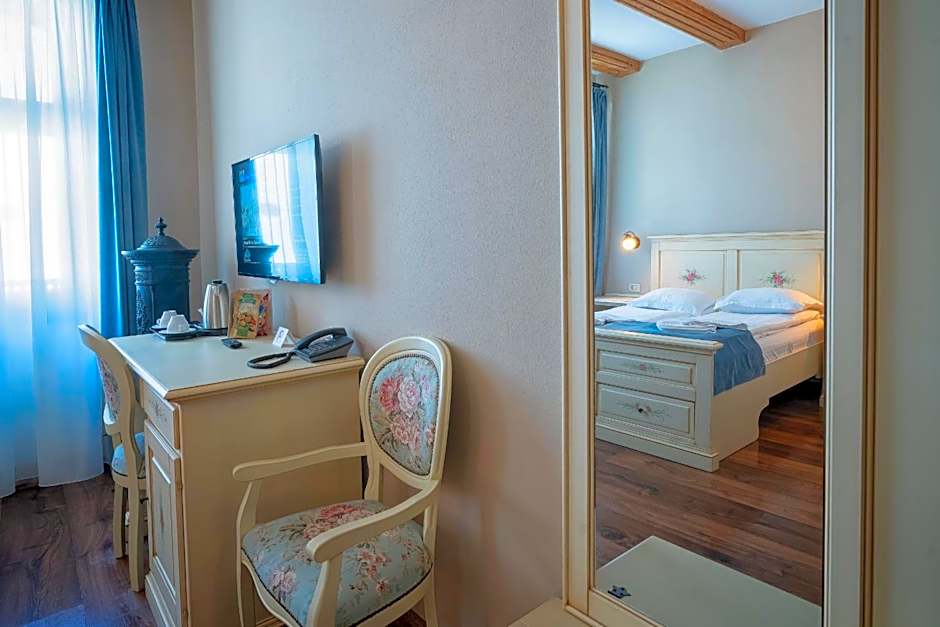 HOTEL BOUTIQUE CASA CHITIC -HOTEL AND RESTAURANT Str Johann Gott nr7