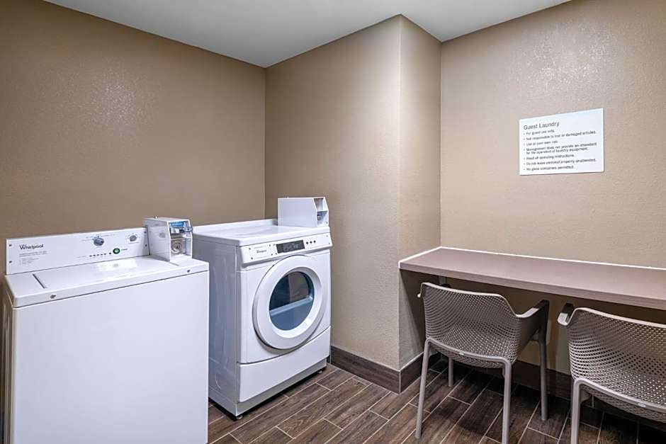 Prairie Crest Calgary Airport by IHG