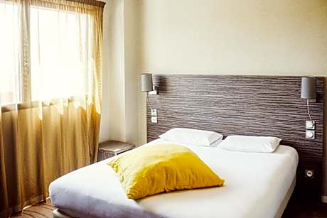 1 Double Bed - Superior Room