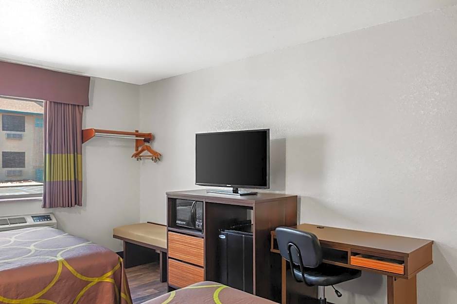 Super 8 by Wyndham Santa Rosa