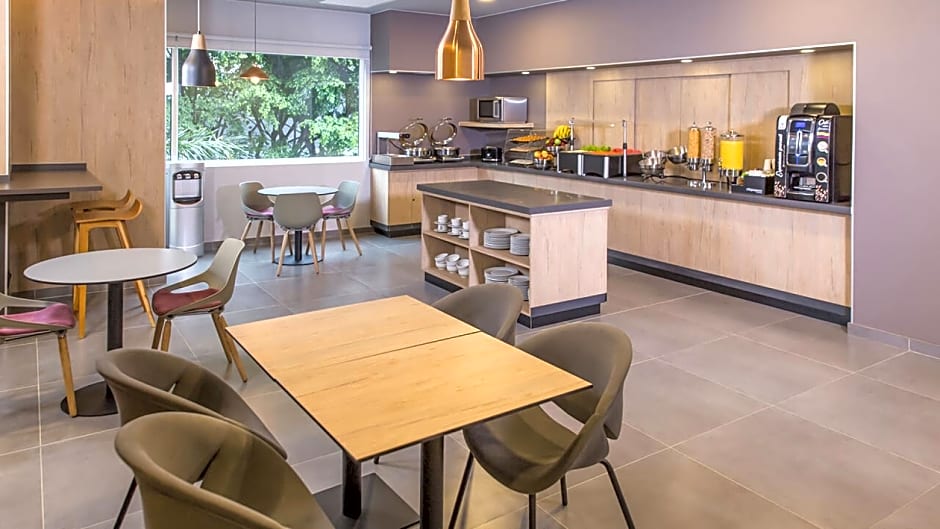 City Express Plus by Marriott Medellín Colombia