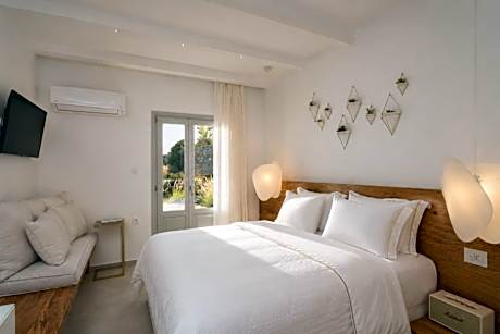 Sea View Superior Suite with Hot Tub