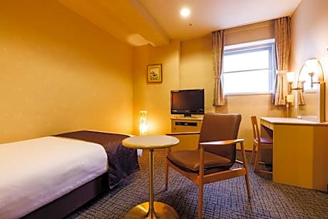 Single Room Non-Smoking (With Private Bath)