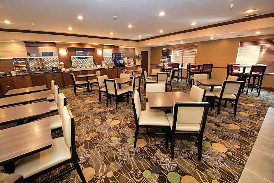 Holiday Inn Express Hotel & Suites Grand Forks By IHG