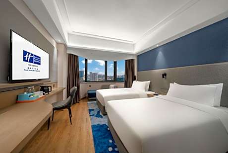 Standard Twin Room with City View