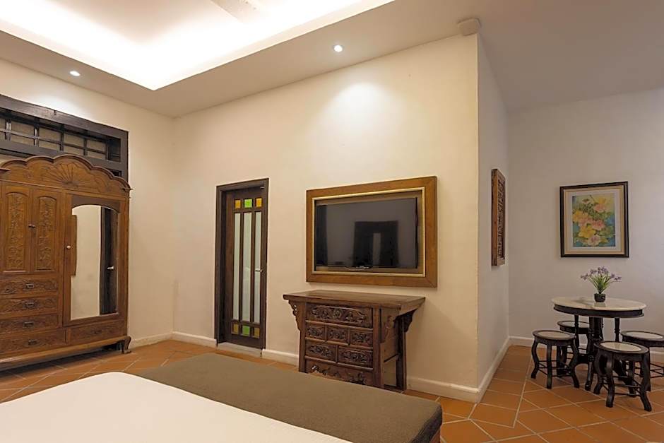 Photo 1 of 5 of 1 King Bed Suite