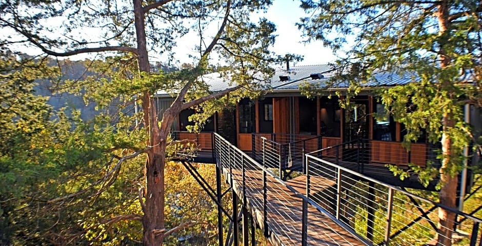 Beaver Lakefront Cabins - Couples Only Getaways