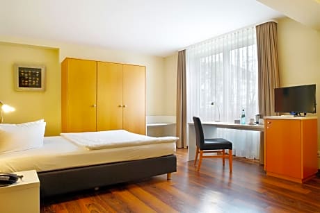 Business Queen Room