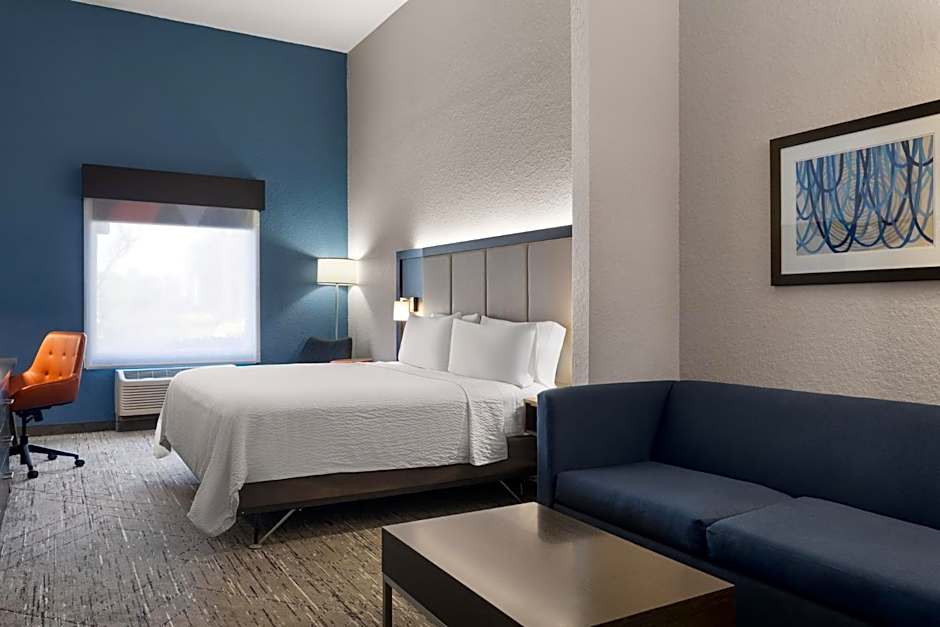 Holiday Inn Express St. Petersburg North / I-275 By IHG