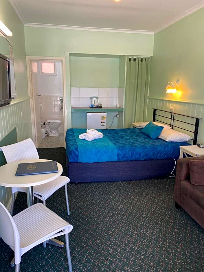 Paddle Steamer Motel