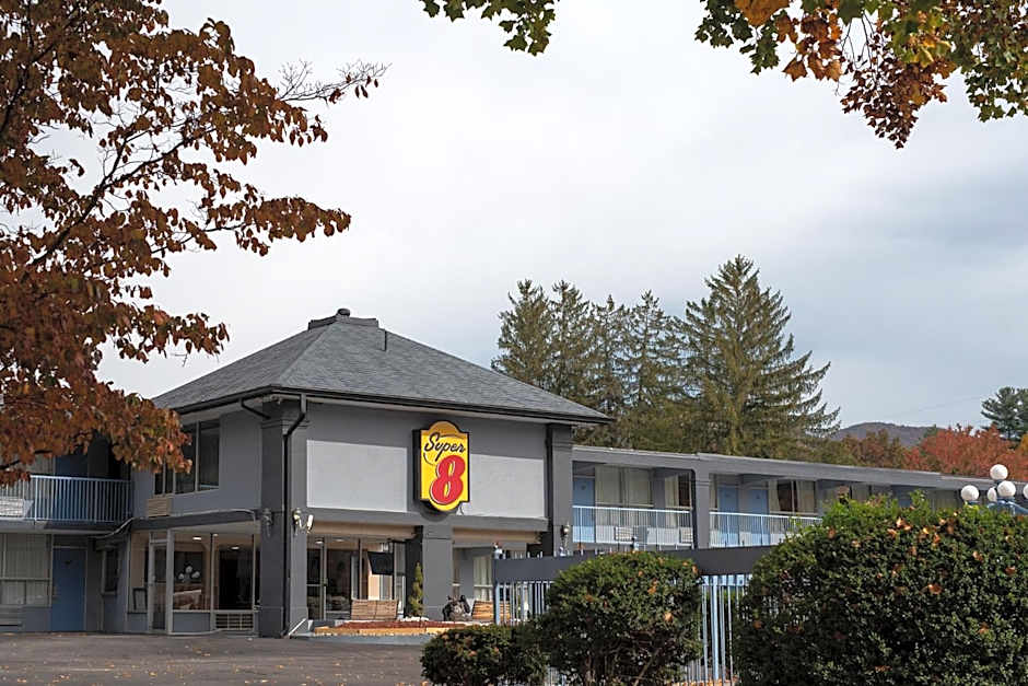 Super 8 by Wyndham Black Mountain