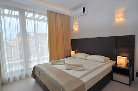 Deluxe One-Bedroom Apartment