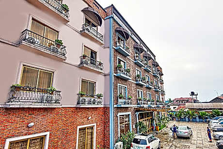 Oak Haven Hotels & Suites