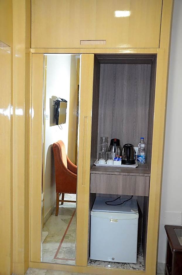  Hotel Crystal Residency