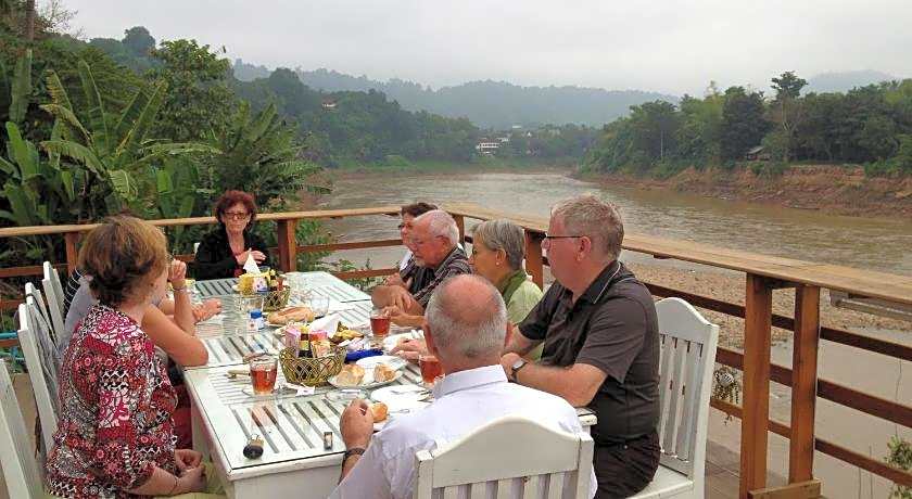 Merry Riverside Hotel