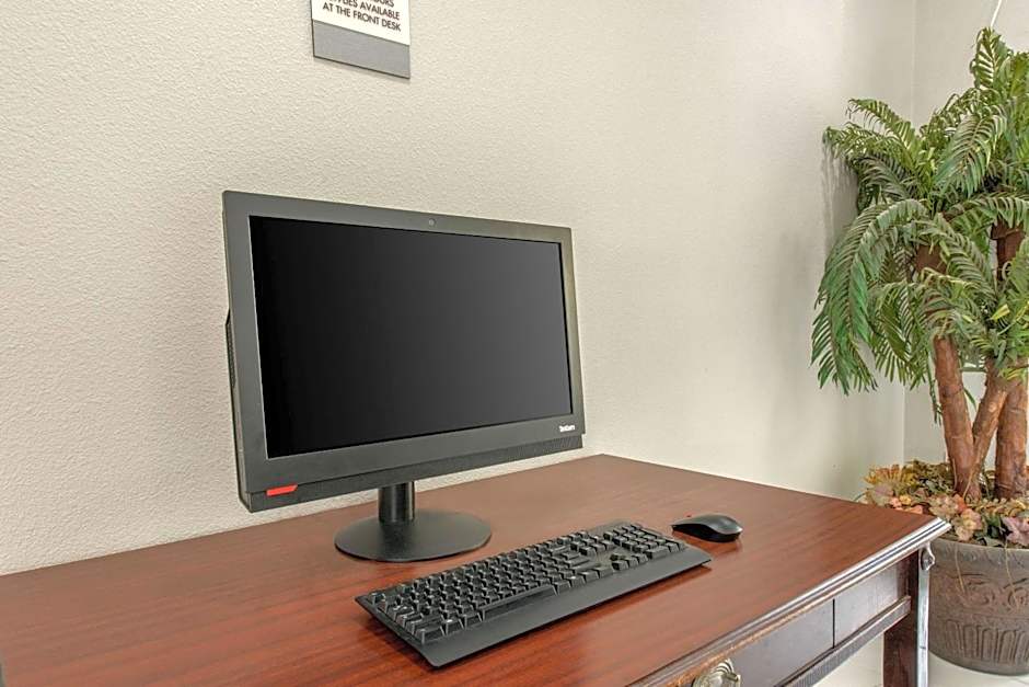 Clarion Inn & Suites Kissimmee-Lake Buena Vista South