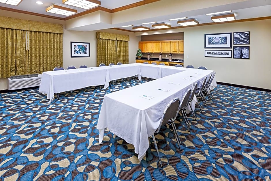Country Inn & Suites by Radisson, Lubbock, TX