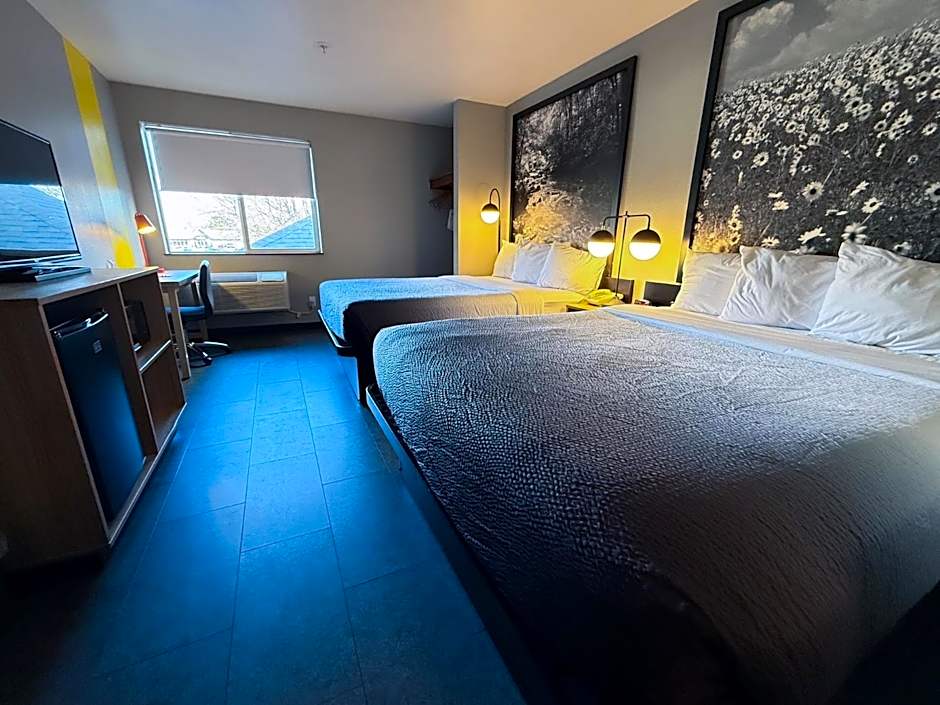 Super 8 by Wyndham Windsor