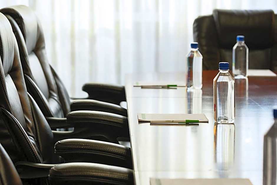 Holiday Inn & Suites Oakland - Airport by IHG